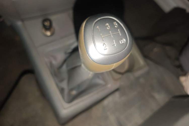 Used Jinbei Hiace 2014 2.0L 5th Generation Kuaiyunwang Business Version 4G19 Gear Lever
