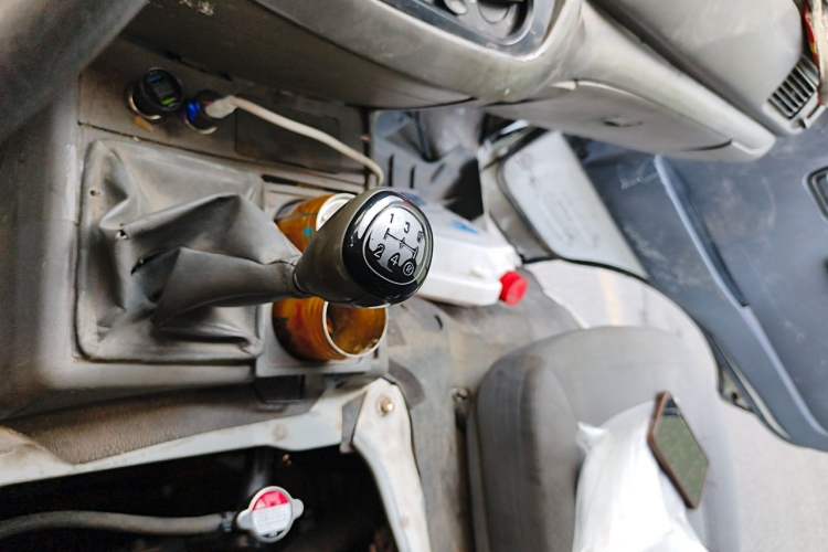 Used Jinbei Hiace 2014 2.0L 5th Generation Kuaiyunwang Business Version 4G19 Gear Lever