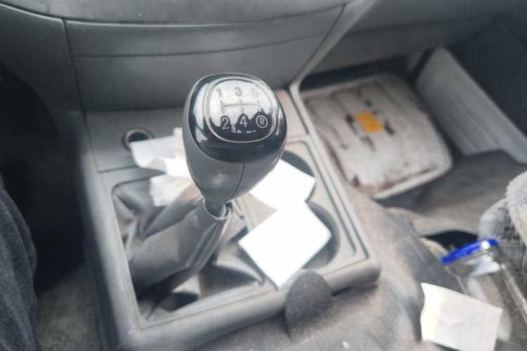Used Jinbei Hiace 2014 2.0L Fifth-Generation Xiangyun Comfort Type 1 4G20C Gear Lever