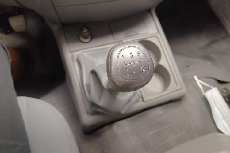 Used Jinbei Hiace 2014 2.0L 5th Generation Kuaiyunwang Business Version 4G19 Gear Lever
