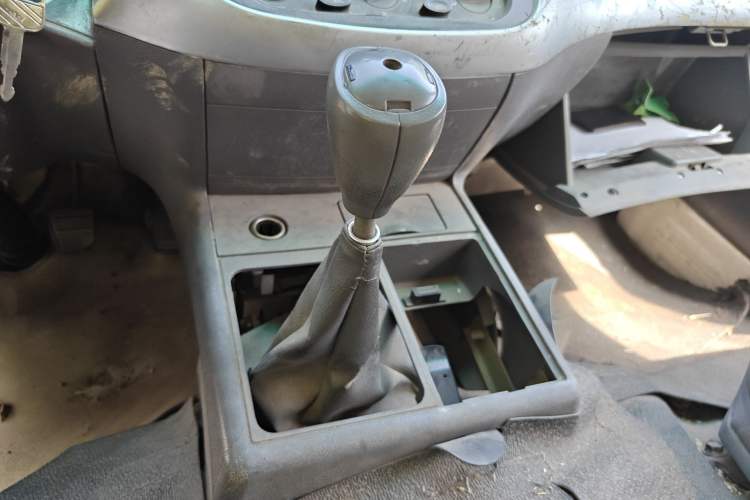 Used Jinbei Hiace 2014 2.0L Fifth-Generation Xiangyun Comfort Type 1 4G20C Gear Lever