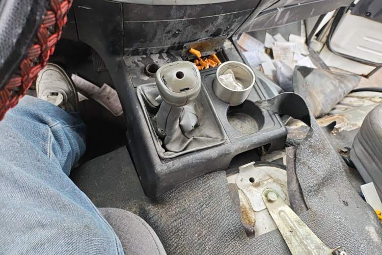Used Jinbei Hiace 2014 2.0L Fifth-Generation Xiangyun Comfort Type 1 4G21C Gear Lever