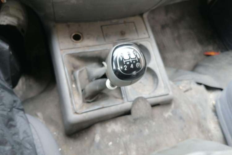 Used Jinbei Hiace 2014 2.0L 5th Generation Power King Deluxe Version V19 Gear Lever