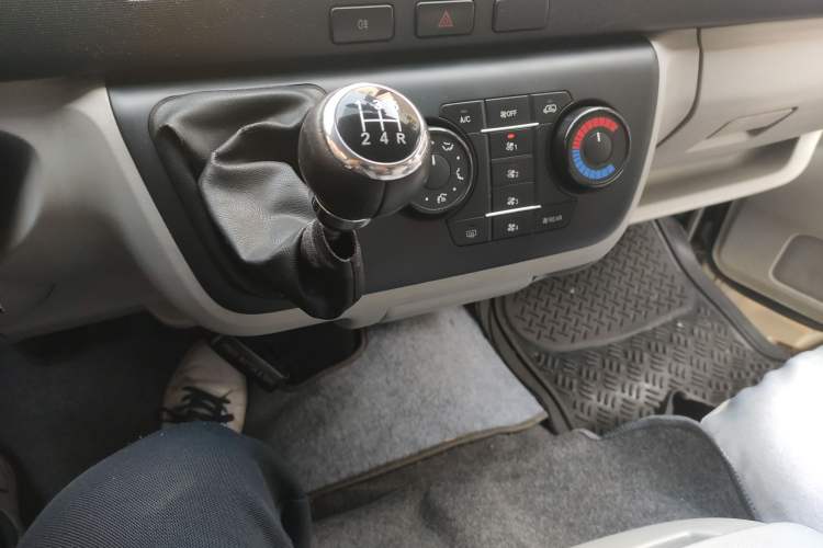 Used Jinbei Hiace 2014 2.2L Luxury Version V22 Gear Lever