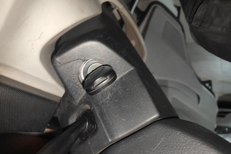 Used Jinbei Hiace 2014 2.0L Luxury Version V19 Interior 1