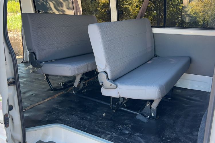 Used Jinbei Hiace 2014 2.0L Fifth-Generation Xiangyun Comfort Type 1 4G21C Interior 2