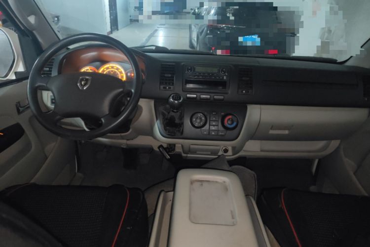 Used Jinbei Hiace 2014 2.0L Luxury Version V19 Interior 2