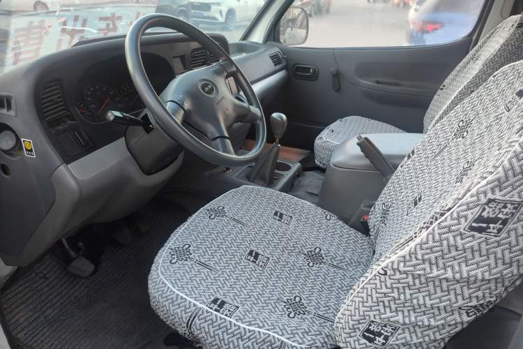 Used Jinbei Hiace 2014 2.0L 5th Generation Kuaiyunwang Business Version 4G20B Interior 2