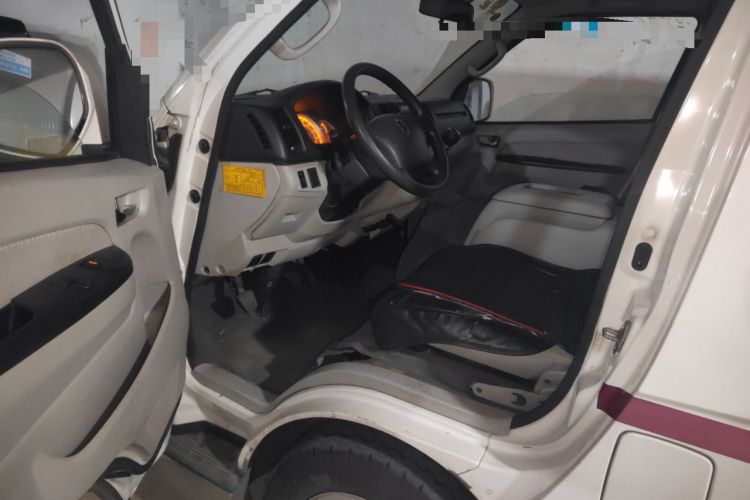 Used Jinbei Hiace 2014 2.0L Luxury Version V19 Interior 3