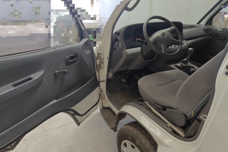 Used Jinbei Hiace 2014 2.0L 5th Generation Kuaiyunwang Business Version 4G19 Interior 3