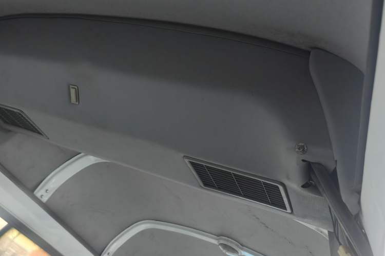 Used Jinbei Hiace 2014 2.0L 5th Generation Kuaiyunwang Business Version 4G20B Interior 6