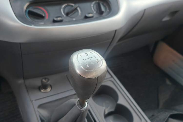 Used Jinbei Hiace 2014 2.0L 5th Generation Kuaiyunwang Business Version 4G20B Interior 7
