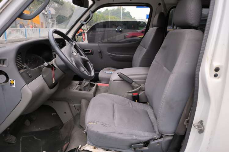 Used Jinbei Hiace 2014 2.0L Fifth-Generation Xiangyun Comfort Type 1 4G20C Left Front Seat