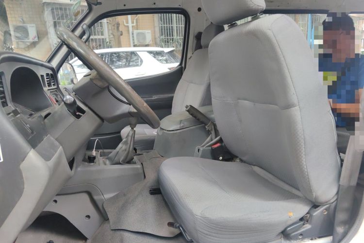 Used Jinbei Hiace 2014 2.0L 5th Generation Kuaiyunwang Business Version 4G19 Left Front Seat