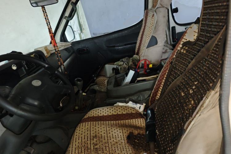 Used Jinbei Hiace 2014 2.0L Fifth-Generation Xiangyun Comfort Type 1 4G20C Left Front Seat