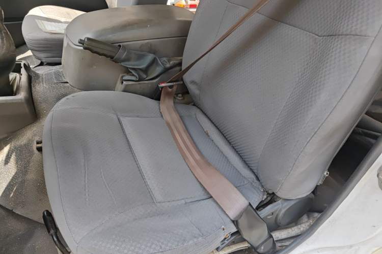 Used Jinbei Hiace 2014 2.0L 5th Generation Kuaiyunwang Business Version 4G19 Left Front Seat