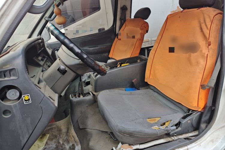 Used Jinbei Hiace 2014 2.0L Fifth-Generation Xiangyun Comfort Type 1 4G20C Left Front Seat