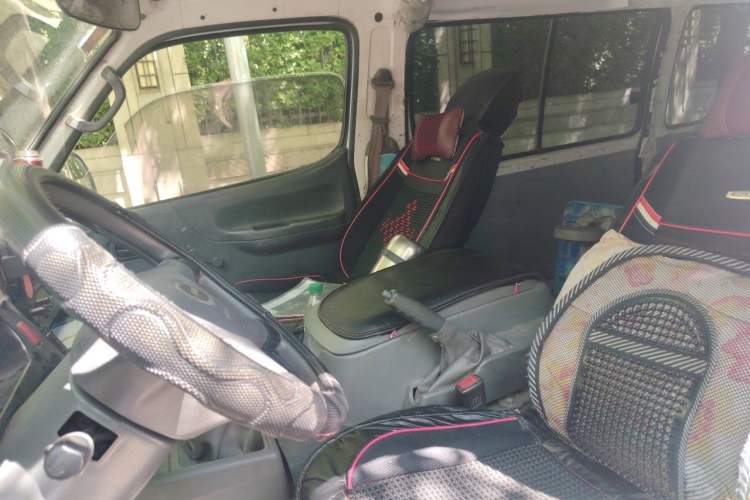 Used Jinbei Hiace 2014 2.0L Fifth-Generation Xiangyun Comfort Type 1 4G20C Left Front Seat