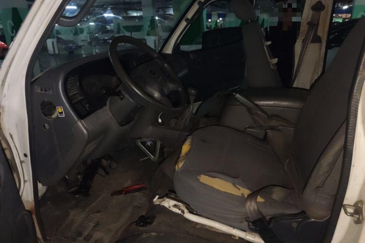 Used Jinbei Hiace 2014 2.0L 5th-Gen Power King Comfort Version V19 Left Front Seat