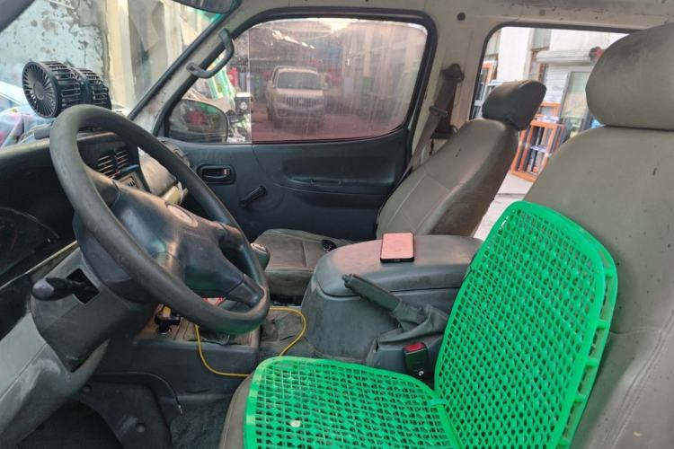 Used Jinbei Hiace 2014 2.0L Fifth-Generation Xiangyun Comfort Type 1 4G20C Left Front Seat