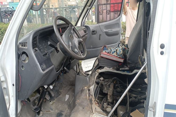Used Jinbei Hiace 2014 2.0L Fifth-Generation Power King Classic V19 Left Front Seat
