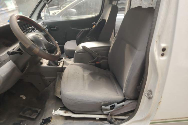 Used Jinbei Hiace 2014 2.0L Fifth-Generation Xiangyun Comfort Type 1 4G20C Left Front Seat