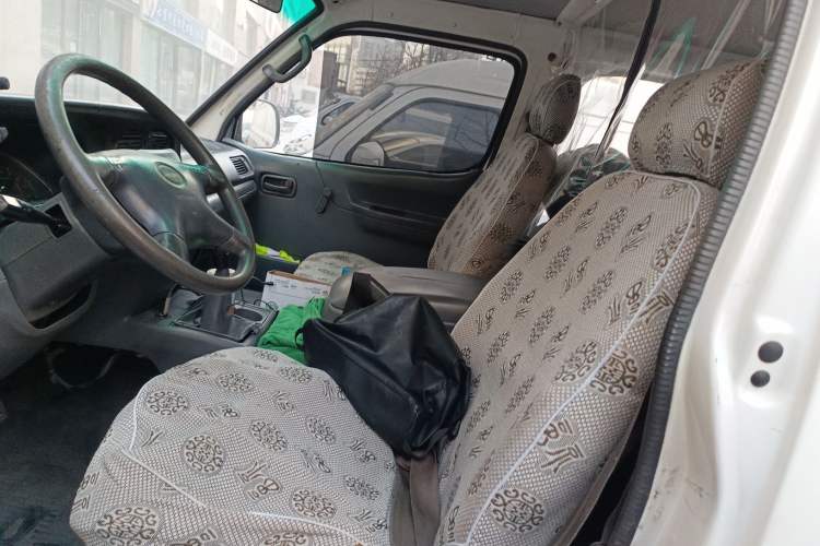 Used Jinbei Hiace 2014 2.0L Fifth-Generation Xiangyun Comfort Type 1 4G21C Left Front Seat
