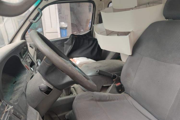 Used Jinbei Hiace 2014 2.0L 5th Generation Kuaiyunwang Business Version 4G19 Left Front Seat