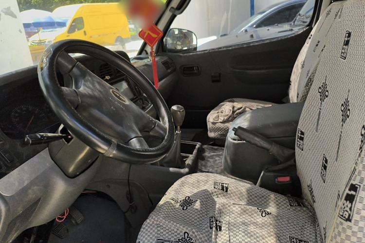 Used Jinbei Hiace 2014 2.0L Fifth-Generation Xiangyun Comfort Type 1 4G20C Left Front Seat