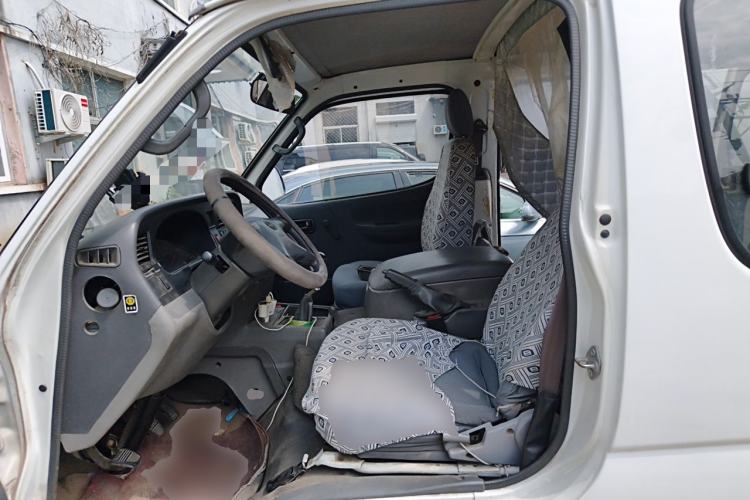 Used Jinbei Hiace 2014 2.0L Fifth-Generation Xiangyun Comfort Type 1 4G20C Left Front Seat