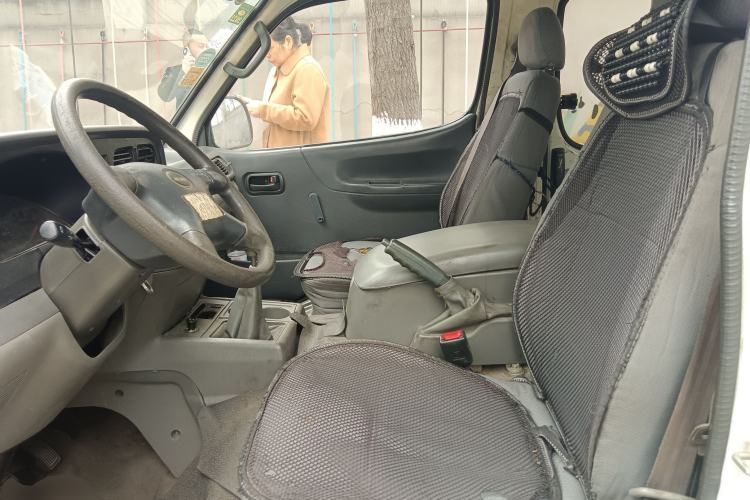 Used Jinbei Hiace 2014 2.0L Fifth-Generation Xiangyun Comfort Type 1 4G20C Left Front Seat