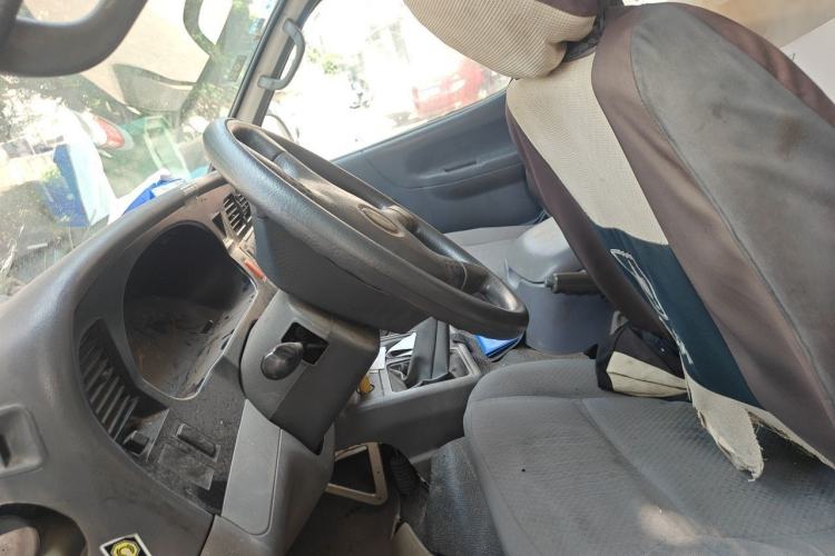 Used Jinbei Hiace 2014 2.0L Fifth-Generation Xiangyun Comfort Type 1 4G21C Left Front Seat