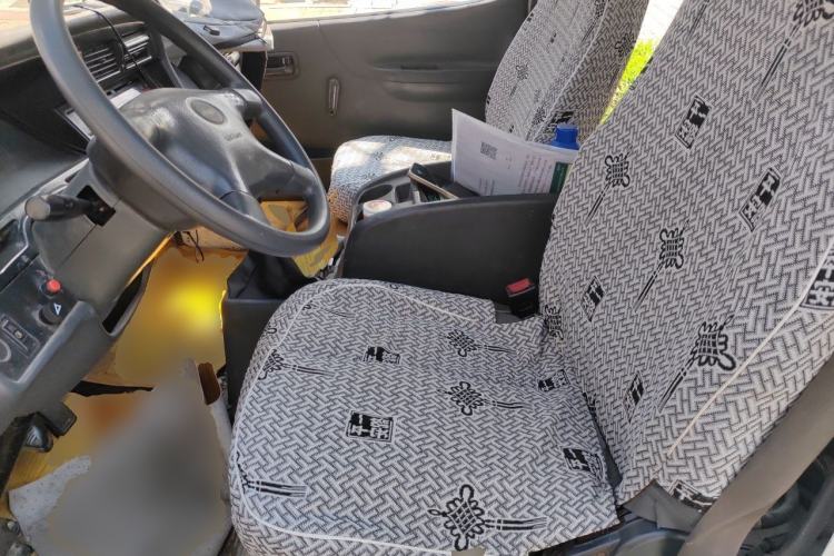 Used Jinbei Hiace 2014 2.0L Fifth-Generation Xiangyun Comfort Type 1 4G20C Left Front Seat