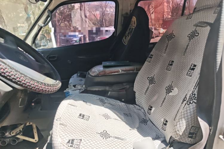 Used Jinbei Hiace 2014 2.0L Fifth-Generation Xiangyun Comfort Type 1 4G20C Left Front Seat
