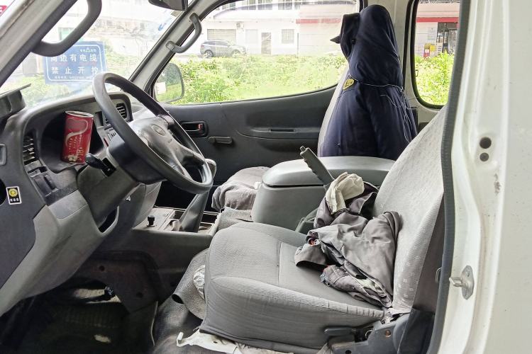 Used Jinbei Hiace 2014 2.0L Fifth-Generation Xiangyun Comfort Type 1 4G20C Left Front Seat