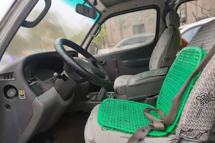 Used Jinbei Hiace 2014 2.0L 5th Generation Kuaiyunwang Business Version 4G19 Left Front Seat