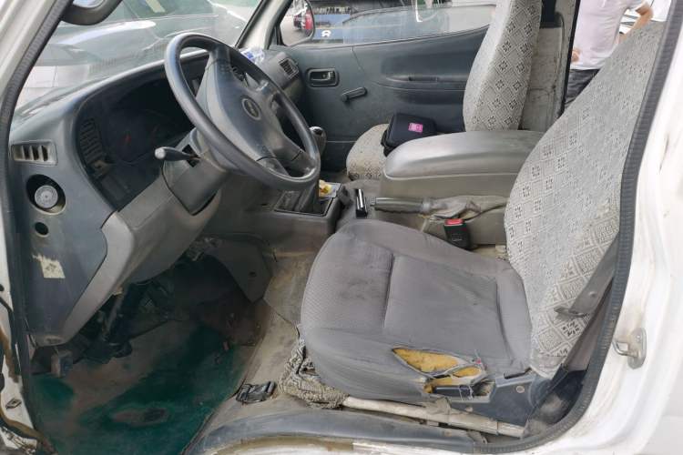 Used Jinbei Hiace 2014 2.0L Fifth-Generation Xiangyun Comfort Type 1 4G20C Left Front Seat