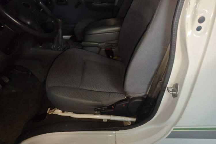 Used Jinbei Hiace 2014 2.0L 5th Generation Kuaiyunwang Business Version 4G19 Left Front Seat