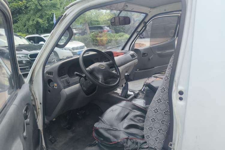 Used Jinbei Hiace 2014 2.0L Fifth-Generation Xiangyun Comfort Type 1 4G20C Left Front Seat