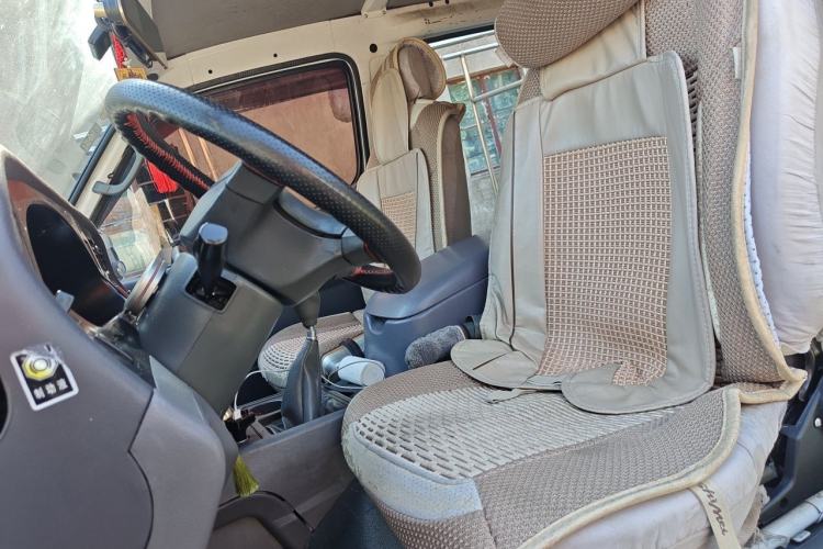Used Jinbei Hiace 2014 2.0L Fifth-Generation Xiangyun Comfort Type 1 4G20C Left Front Seat