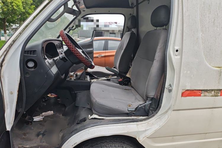 Used Jinbei Hiace 2014 2.0L Fifth-Generation Xiangyun Comfort Type 1 4G21C Left Front Seat