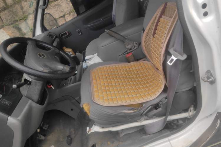 Used Jinbei Hiace 2014 2.0L Fifth-Generation Power King Classic V19 Left Front Seat