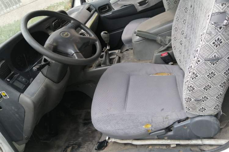 Used Jinbei Hiace 2014 2.0L 5th Generation Power King Deluxe Version V19 Left Front Seat