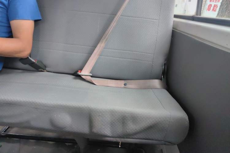 Used Jinbei Hiace 2014 2.0L 5th Generation Kuaiyunwang Business Version 4G19 Left Rear Seat