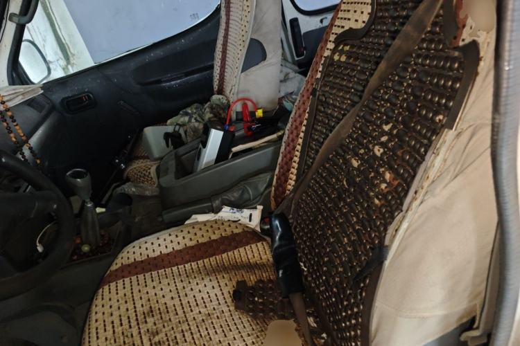 Used Jinbei Hiace 2014 2.0L Fifth-Generation Xiangyun Comfort Type 1 4G20C Left Rear Seat