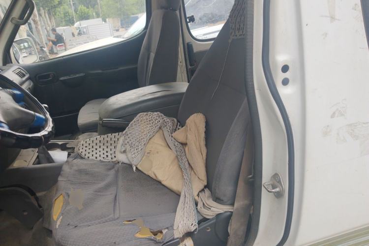 Used Jinbei Hiace 2014 2.0L 5th-Gen Power King Comfort Version V19 Left Rear Seat
