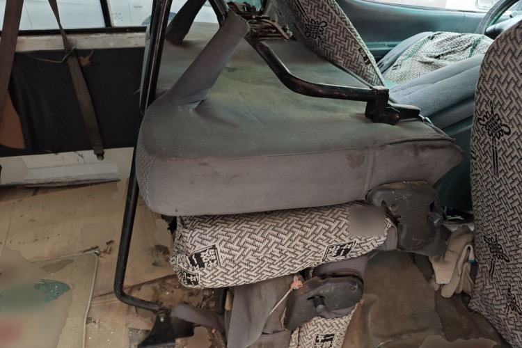 Used Jinbei Hiace 2014 2.0L 5th Generation Kuaiyunwang Business Version 4G20B Left Rear Seat