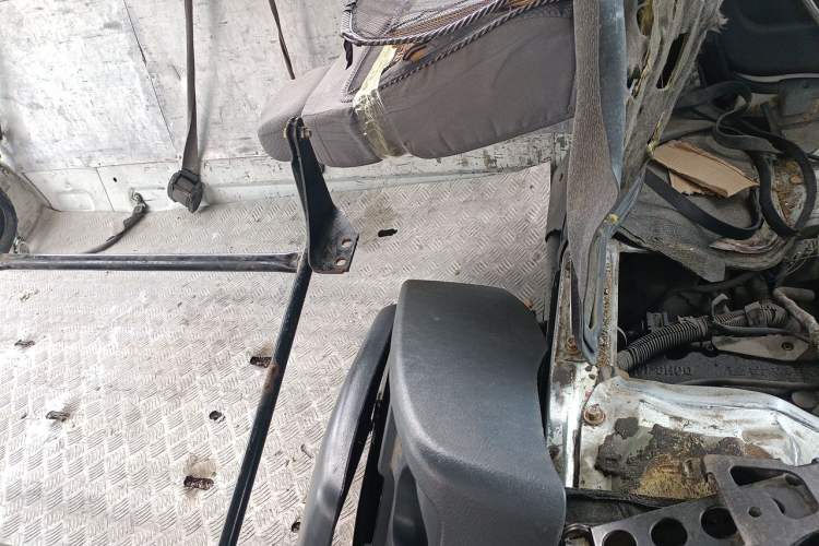 Used Jinbei Hiace 2014 2.0L Fifth-Generation Power King Classic V19 Left Rear Seat
