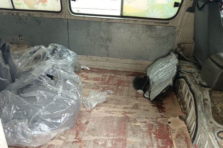 Used Jinbei Hiace 2014 2.0L Fifth-Generation Xiangyun Comfort Type 1 4G20C Left Rear Seat
