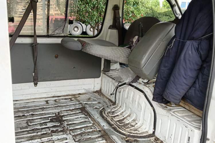 Used Jinbei Hiace 2014 2.0L Fifth-Generation Xiangyun Comfort Type 1 4G20C Left Rear Seat